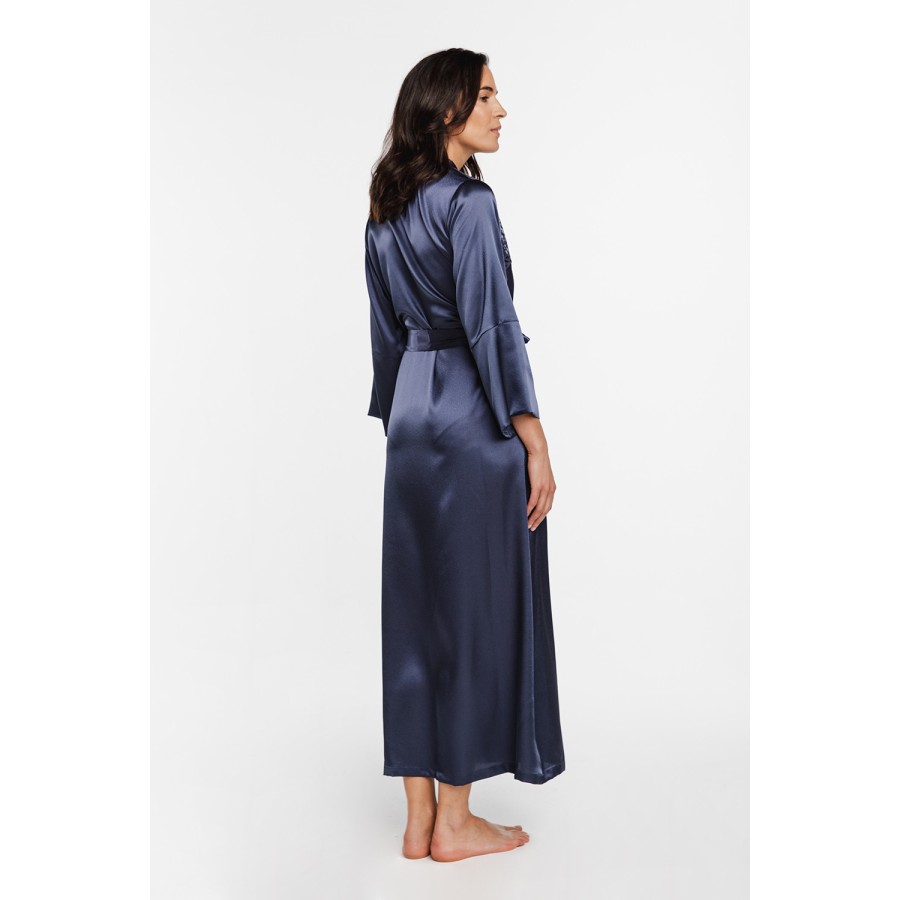 Salto de cama largo de satén violeta, brillo tenue